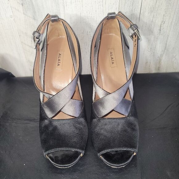 Alaia Patent Leather Heels - Picture 8 of 15